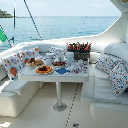 In Barca Boat And Breakfast *