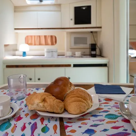 In Barca Boat And Breakfast Taranto