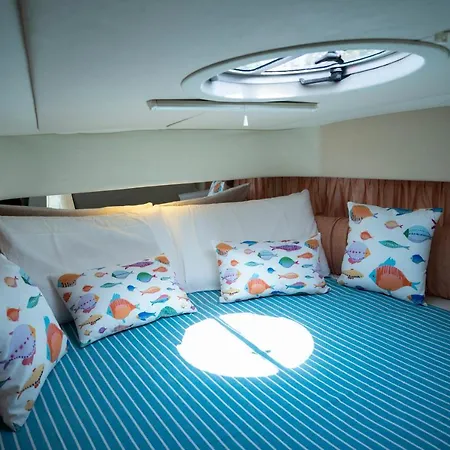 Hotel In Barca Boat And Breakfast Tarente